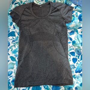 Lululemon Swiftly Tech Short Sleeve size 8